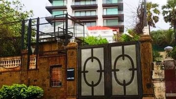 Shahrukh Khan's Mannat wall broken by two youths;  When asked why, he said...