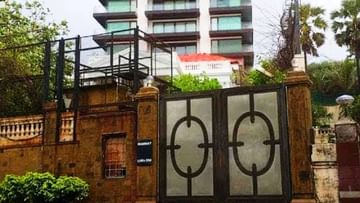 Shahrukh Khan's Mannat wall broken by two youths; When asked why, he said...