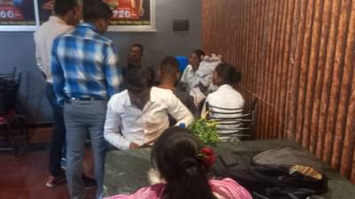 बुलढाणा शहरातील कॅफेंमध्ये चाललंय तरी काय?; युवकांसह या आक्षेपार्ह वस्तूही सापडल्या