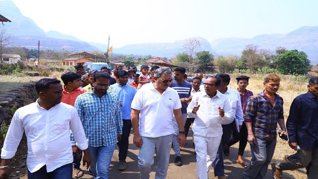 परंतु रायगड प्राधिकरणाच्या माध्यमातून या गावांत पक्के रस्ते झाले आहेत. 