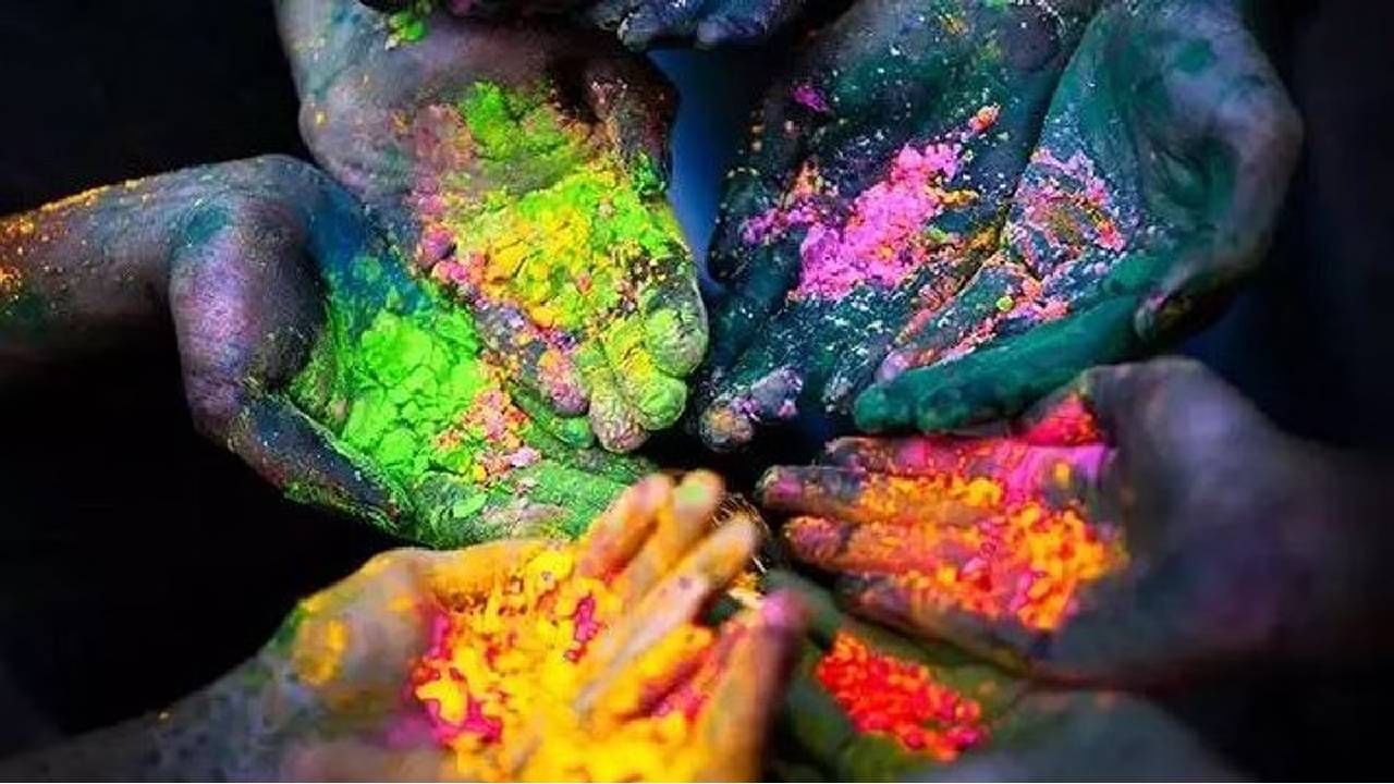 Holi 2023 : होळीला राशीनुसार निवडा रंग, जिवनात येईल आनंद आणि उत्साह