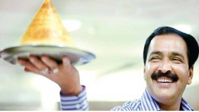 Dosa King : केवळ 18 रुपयांच्या पगारावर हॉटेलमध्ये घासली भांडी,  आज कोट्यवधींचे मालक, डोसा किंगची प्रेरणादायी कहाणी