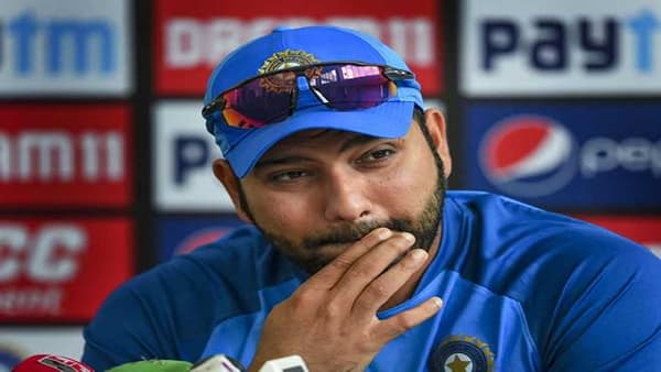 IND vs AUS : रोहितच्या कॅप्टनशिपमध्ये या खेळाडूच्या करिअरची वाट लागलीय, फक्त बाहुलं बनून राहिलाय