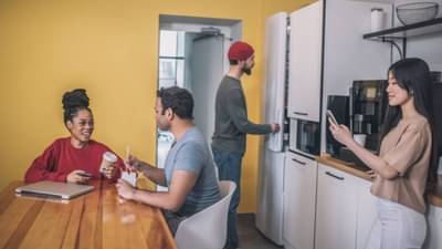 ऑफिसमध्ये मायक्रोवेव्ह, कॉफी मशीन किंवा फ्रीजचा वापर करता का ? व्हा सावध, अन्यथा हे खतरनाक आजार वाढवतील तुमची चिंता