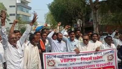 राणा दाम्पत्याच्या घरासमोर डफली बजाओ आंदोलन; पोलिसांचा कडक बंदोबस्त