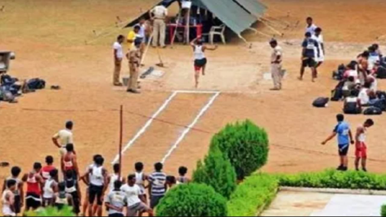 पोलीस भरतीत चिटिंग, मैदानी चाचणीत उमेदवाराकडून फसवणूक, संतापजनक प्रकार समोर पोलीस भरतीत चिटिंग, मैदानी चाचणीत उमेदवाराकडून फसवणूक, संतापजनक प्रकार समोर
