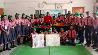 Natural holi colours: होळी खेळा नैसर्गिक रंगांनी, शाळेत विद्यार्थ्यांना नैसर्गिक रंगांचे फायदे विद्यार्थ्यांना समजावले