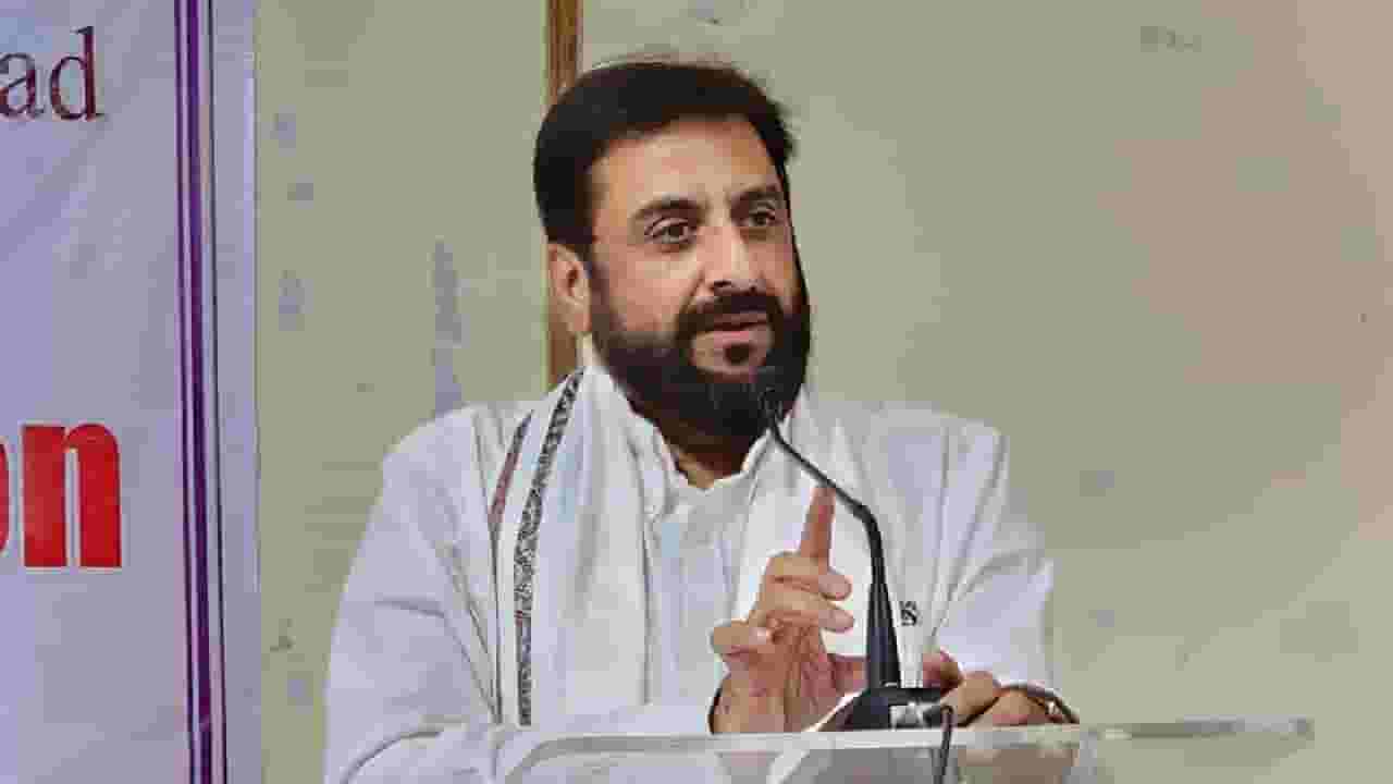 इम्तियाज जलील निजामाची औलाद, हैदराबादचं पार्सल आम्ही सहन करणार नाही; शिवसेनेच्या नेत्याची जहरी टीका इम्तियाज जलील निजामाची औलाद, हैदराबादचं पार्सल आम्ही सहन करणार नाही; शिवसेनेच्या नेत्याची जहरी टीका