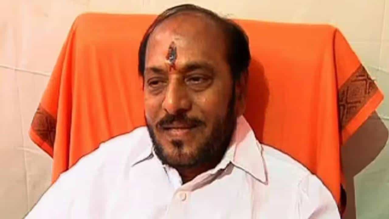 रामदास कदम हे गोळवलकर आणि हेडगेवार यांच्या विचारांचे गुलाम, कुणी केली सडकून टीका? रामदास कदम हे गोळवलकर आणि हेडगेवार यांच्या विचारांचे गुलाम, कुणी केली सडकून टीका?