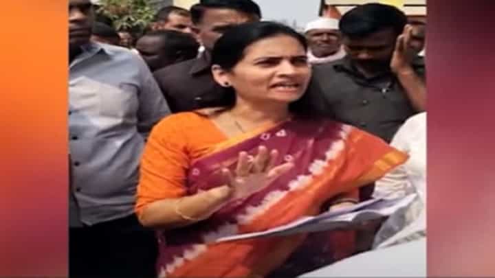 मंत्री भारती पवार यांना कांदा उत्पादक शेतकऱ्यांनी घातला घेराव, कुठं घडला प्रकार? मंत्री भारती पवार यांना कांदा उत्पादक शेतकऱ्यांनी घातला घेराव, कुठं घडला प्रकार?