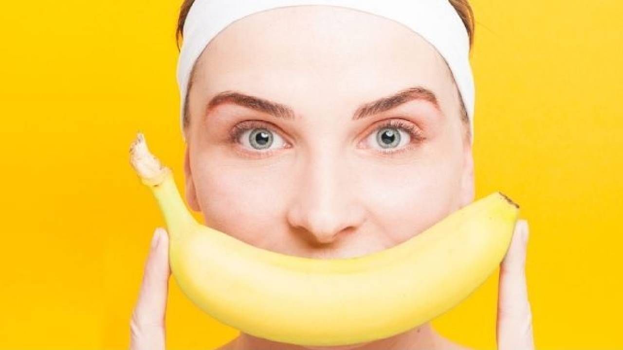 मऊ, चमकदार त्वचेसाठी केळ्याचं फेस मास्क! कसं बनवायचं? वाचा