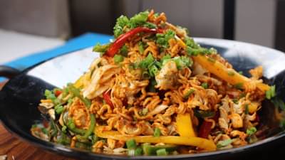 चवदार आणि मसालेदार मॅगी भेळ! पटकन वाचा, झटकन तयार करा