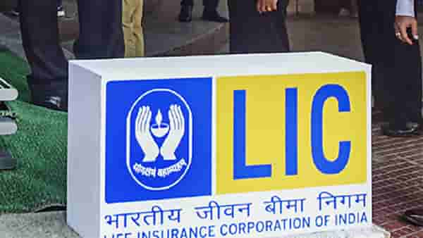 LIC Premium : विम्याचा हप्ता भरण्यासाठी कार्यालय गाठता कशाला, आता हप्ता भरा घरबसल्या
