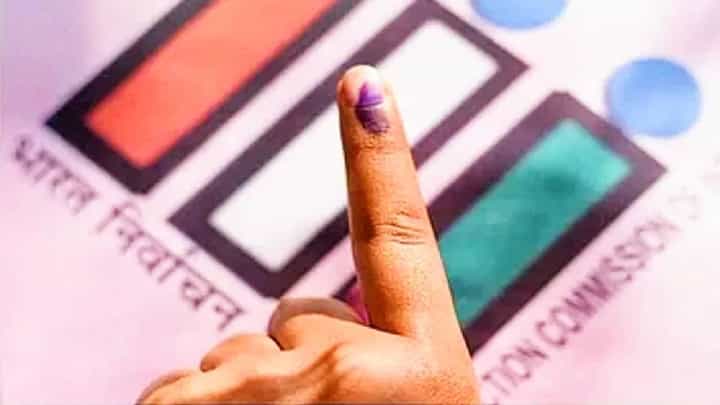 निवडणुकांचे बिगुल वाजले, ग्रामपंचायतीतील रिक्त पदांसाठी निवडणुका जाहीर; या दिवशी मतदान निवडणुकांचे बिगुल वाजले, ग्रामपंचायतीतील रिक्त पदांसाठी निवडणुका जाहीर; या दिवशी मतदान