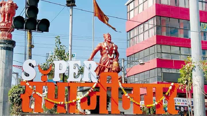 छत्रपती संभाजीनगरमधील चौकाला औरंगजेबाचं नाव, कडाडून विरोध, अखेर मोठा निर्णय छत्रपती संभाजीनगरमधील चौकाला औरंगजेबाचं नाव, कडाडून विरोध, अखेर मोठा निर्णय