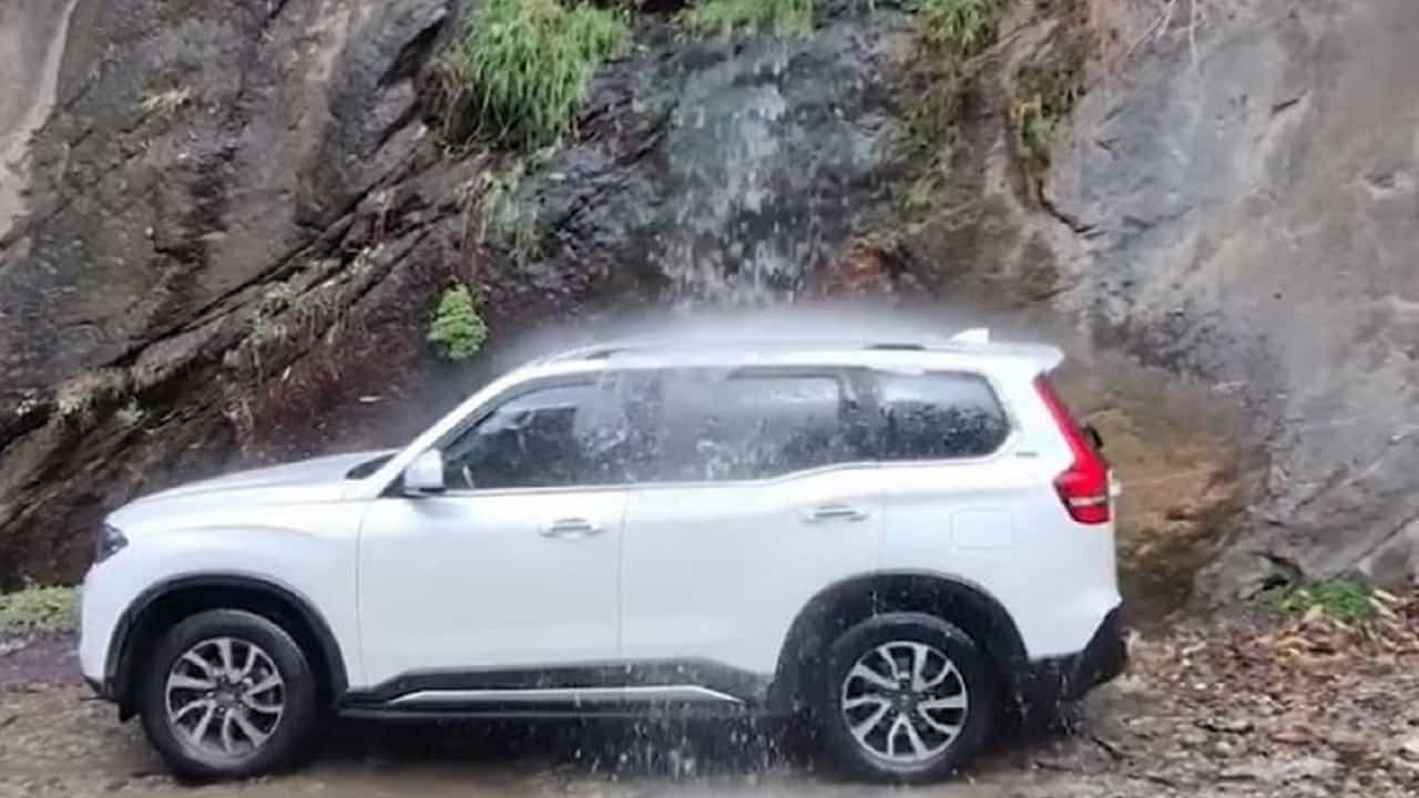 Video : Mahindra Scorpio N गाडीचं सनरुफ लीक! त्या कथित व्हिडीओनंतर कंपनीने उत्तर देत तोंडं केली बंद