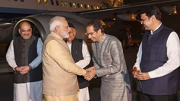 मोदींचा फोटो वापरून ज्यांनी मत मागितली, तेच लोक आता आम्हाला आव्हान देतात; भाजपचं उद्धव ठाकरेंवर टीकास्त्र