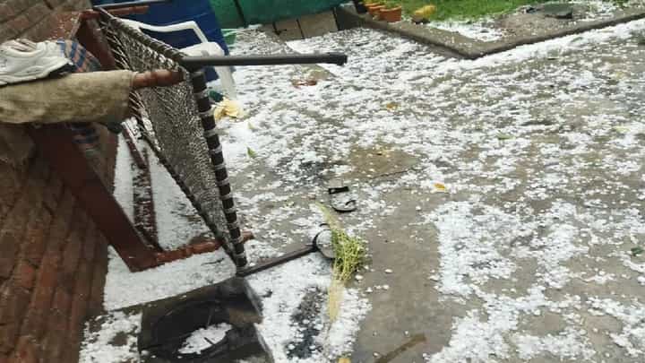 Dhule | धुळे जिल्ह्यातील खोरी टिटाने भागात गारपीट, गारपीटीने मोठं नुकसान Dhule | धुळे जिल्ह्यातील खोरी टिटाने भागात गारपीट, गारपीटीने मोठं नुकसान