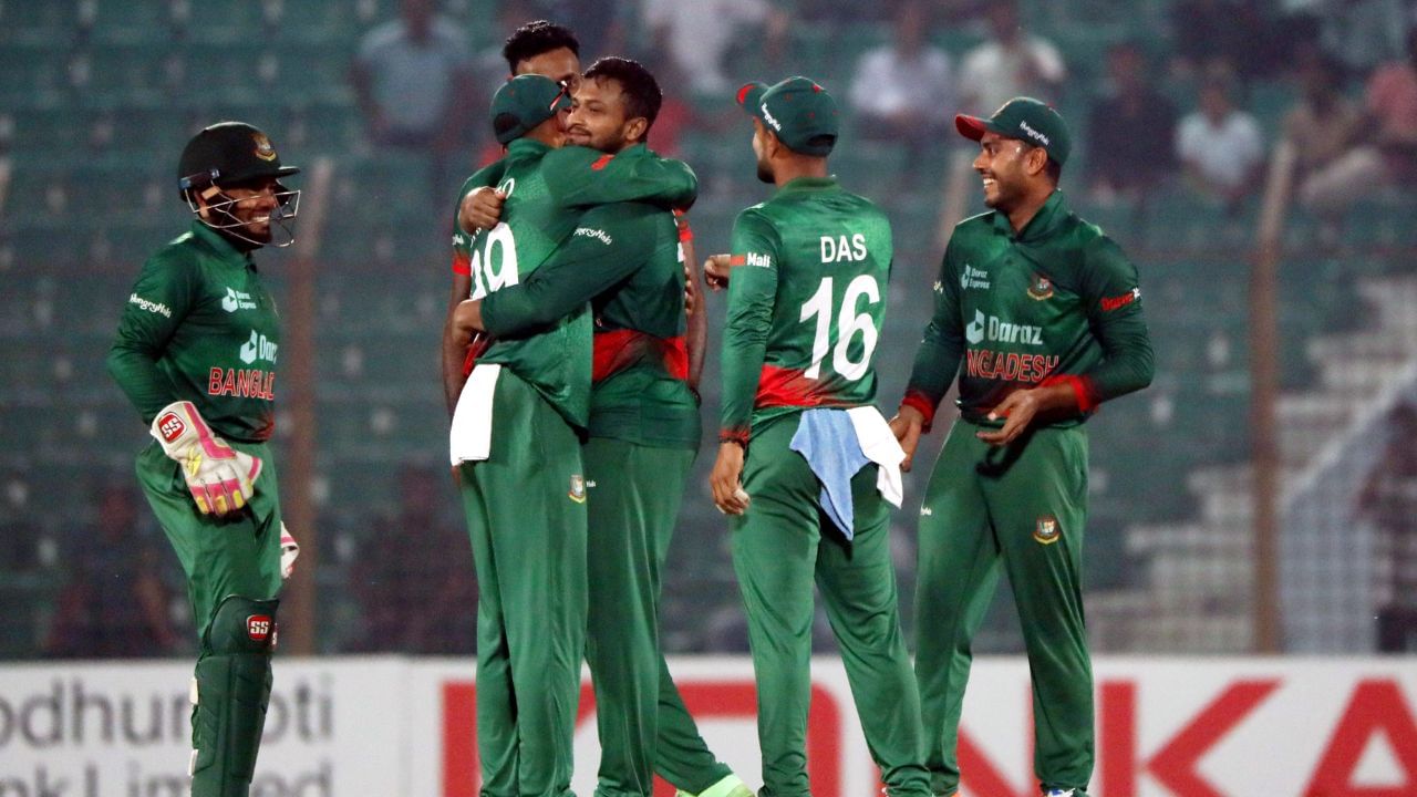 ENG vs BAN : कोण म्हणतं एकटा खेळाडू मॅच जिंकवत नाही, वर्ल्ड कप विनर संघाला एकट्याने चारली धूळ!