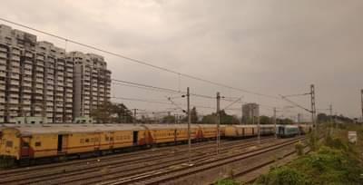 Rain Update : मुंबईसह अनेक जिल्ह्यात मुसळधार पावसाची शक्यता, पावसाचा अंदाज घेऊन घराबाहेर पडण्याचं हवामान खात्याचं आवाहन