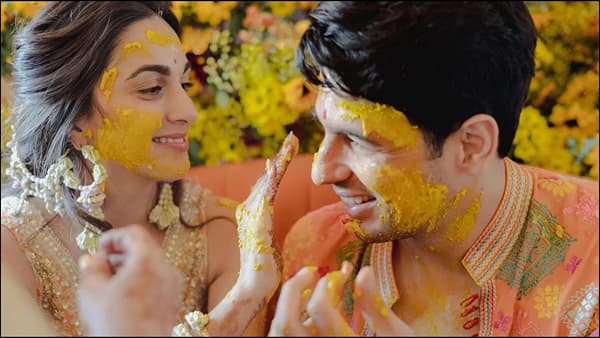 अभिनेत्री किआरा अडवाणी (kiara advani) अभिनेता सिद्धार्थ मल्होत्रा (sidharth malhotra) यांनी इन्स्टाग्रामवर हळदीचे फोटो पोस्ट करत चाहत्यांना होळीच्या दिवशी खास भेट दिली आहे.