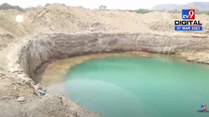 गाव एकजूट झालं अन् राज्याती सर्वात मोठी विहीर तयार झाली... पाहा व्हीडिओ... गाव एकजूट झालं अन् राज्याती सर्वात मोठी विहीर तयार झाली... पाहा व्हीडिओ...
