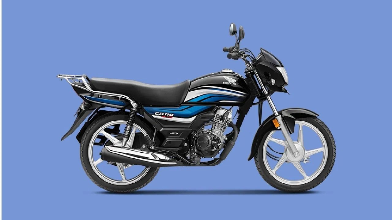 Honda CD110 : मायलेज देणाऱ्या बाइकच्या यादीत होंडा सीटी 110 या बाइकचं नावंही येतं. या बाइकमध्ये 109.51 सीसी इंजिन आहे. हे इंजिन 5500 आरपीएमवर 9.30 एनएम टॉर्क जनरेट करते. या गाडीची एक्स शोरुम किंमत 47,398 रुपयांपासून 75,179 रुपयांपर्यंत जाते. (फोटो: Honda)