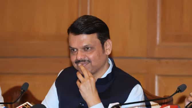 आजच्या दिवशी शत्रूला देखील मित्र म्हणून समजलं जातं; ठाकरे गटानं सत्ताधाऱ्यांना आज मित्रत्वाची उपमा दिली