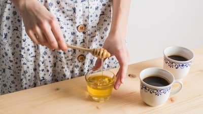 Honey in Diabetes : मधुमेहाग्रस्तांसाठी मध खरंच फायदेशीर ठरतो का ? जाणून घ्या माहिती