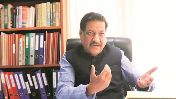 CBI कोणासाठी काम करत आहे उघडपणे दिसतयं; किरीट सोमय्यांना कशी नाव कळतात? CBI कोणासाठी काम करत आहे उघडपणे दिसतयं; किरीट सोमय्यांना कशी नाव कळतात?