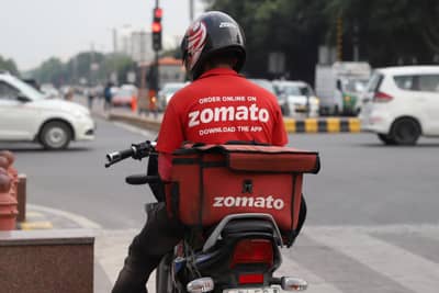 zomato ला तरूणाने चौदावेळा विचारले भांगेची गोळी आहे का ? पोलीसांनी मग चांगलेच समजावले