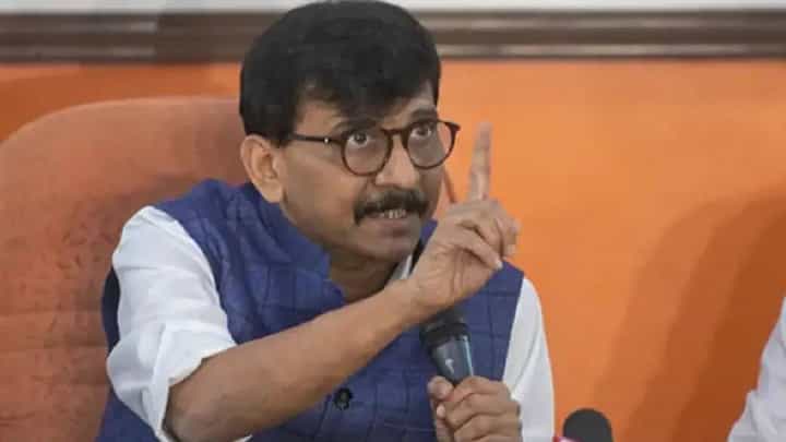 ट्विट करत संजय राऊत यांचा विरोधकांवर निशाणा; म्हणाले, ... तर तुम्ही... ट्विट करत संजय राऊत यांचा विरोधकांवर निशाणा; म्हणाले, ... तर तुम्ही...