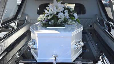 जगात असं पहिल्यांदाच घडलंय... भूकंपात मृत्यू, दोन दिवस मृतदेह कोल्ड स्टोरेजमध्ये, अन् दफन होण्यापूर्वीच उठून उभा राहिला