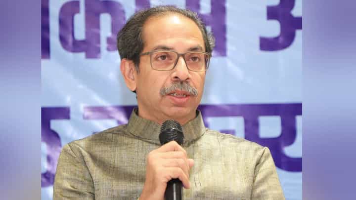 मुख्यमंत्रिपद गेलं, चिन्ह-पक्ष गेला, मंत्री आमदारही गेले, आता दारोदारी फिरावं लागतंय; उद्धव ठाकरेंवर टीकास्त्र मुख्यमंत्रिपद गेलं, चिन्ह-पक्ष गेला, मंत्री आमदारही गेले, आता दारोदारी फिरावं लागतंय; उद्धव ठाकरेंवर टीकास्त्र