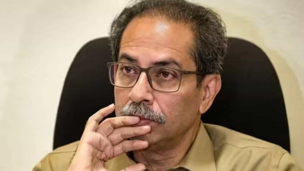 'गाजर हलवा खाणाऱ्यांना हलवाच लक्षात येतो',  ठाकरे यांच्या टीकेवर कुणी दिलं खोचक प्रत्युत्तर