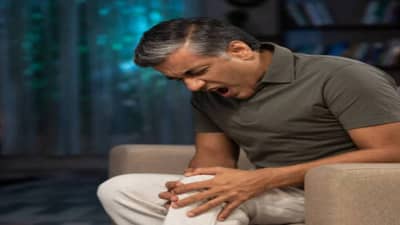 अहो, गुडघेदुखी सुरू झाली म्हणजे जग काही थांबलं नाही ! हे उपाय केलेत तर सटासट चालाल