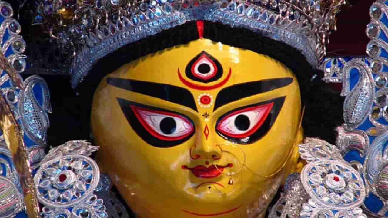 Chaitra Navratri : चैत्र नवरात्रीला केलेल्या या उपायामुळे घरात नांदेल सुख संमृद्धी, कर्जातून होईल मुक्तता