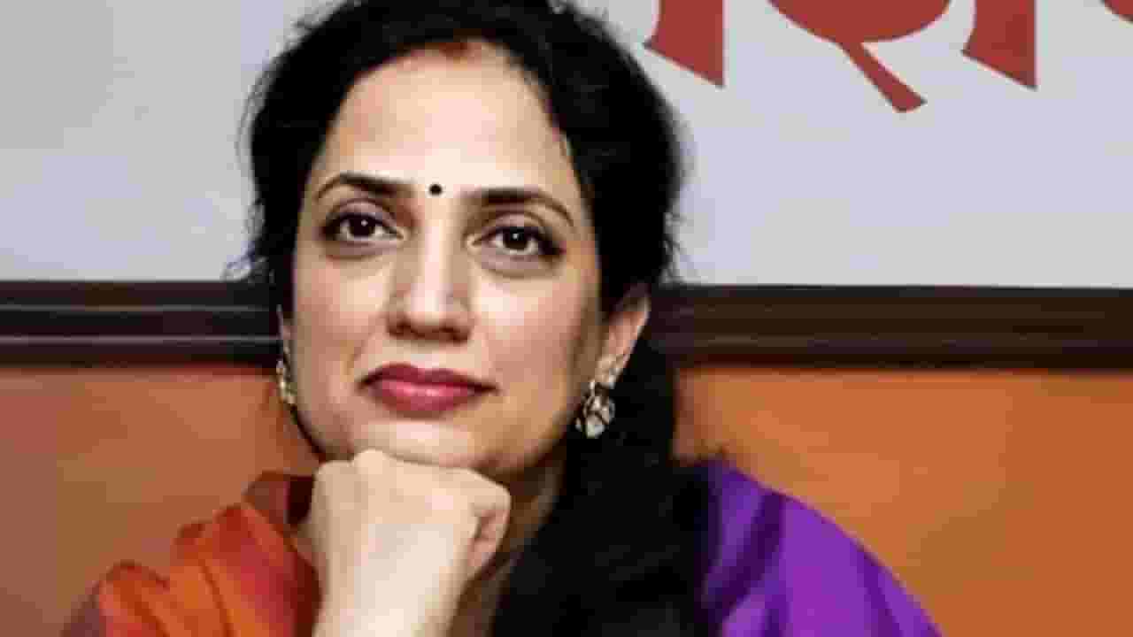 मुख्यमंत्री झाल्यानंतर याच मंचावर आम्ही 'त्यांचा' सत्कार करु; शिंदे यांचा रश्मी ठाकरे यांना शब्द मुख्यमंत्री झाल्यानंतर याच मंचावर आम्ही 'त्यांचा' सत्कार करु; शिंदे यांचा रश्मी ठाकरे यांना शब्द