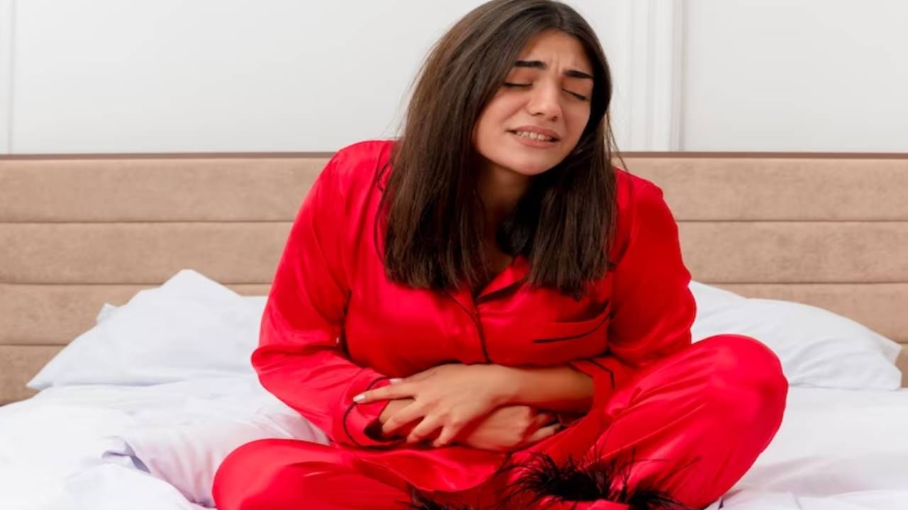 Period Pain : 'त्या' 4 दिवसांत पोटात दुखतंय ? अशा सवयींमुळे आणखीनच वाढतील तुमच्या वेदना