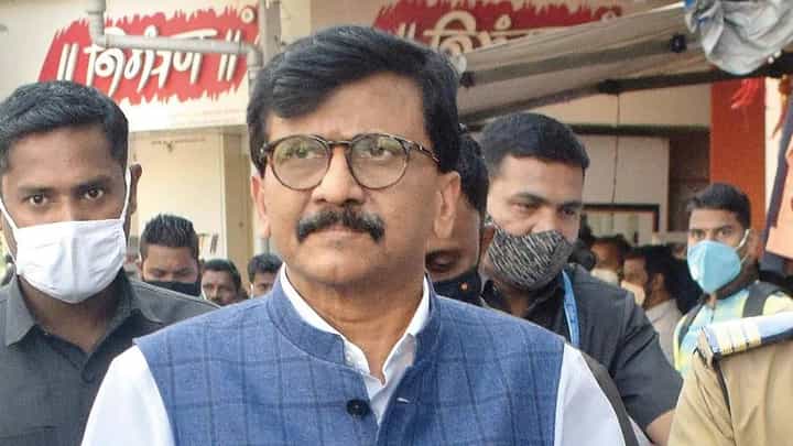 संजय राऊत यांना अक्कलकोटला दर्शनाला बोलवून लोक मारणार; शिवसेनेचा घणाघात संजय राऊत यांना अक्कलकोटला दर्शनाला बोलवून लोक मारणार; शिवसेनेचा घणाघात