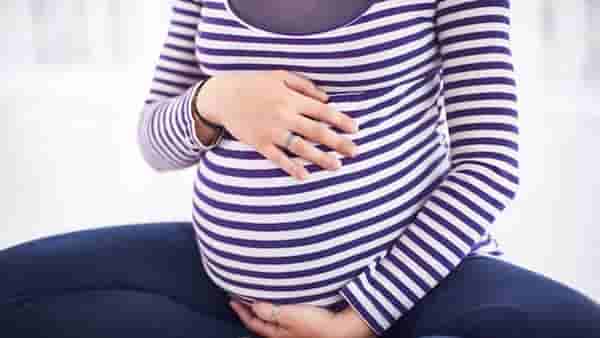 feet swelling during pregnancy : पाय झालेत भारी ? गरोदरपणात महिलांचे पाय का सुजतात ?