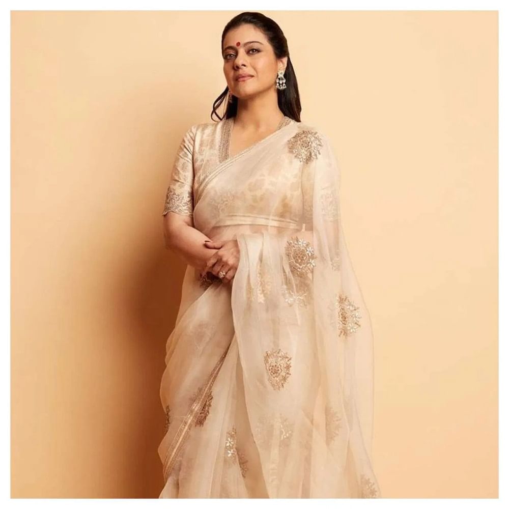 Kajol Photo : 'कभी खुशी कभी गम', 'कुछ कुछ होता है', 'माय नेम इज खान', 'डीडीएलजे' अशा एकापेक्षा एक अनेक सिनेमांमध्ये मुख्य भूमिकासाकारत अभिनेत्री काजोल हिने चाहत्यांचं मनोरंजन केलं. पण गेल्या अनेक वर्षांपासून कजोला बॉलिवूडपासून दूर आहे. 