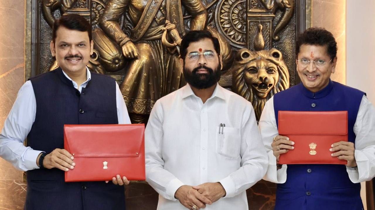 हा अर्थसंकल्प म्हणजे चुनावी जुमला; विरोधी पक्षनेत्यांनी एका वाक्यात अर्थसंकल्पाचं विवेचन केलं हा अर्थसंकल्प म्हणजे चुनावी जुमला; विरोधी पक्षनेत्यांनी एका वाक्यात अर्थसंकल्पाचं विवेचन केलं