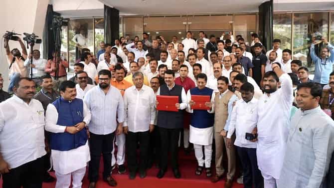 राज्य सरकारचा अर्थसंकल्प म्हणजे बड्या-बड्या बाता अन् शेतकऱ्यांना लाथा; स्वाभिमानीच्या नेत्यानं अर्थसंकल्पाचं विश्लेषण केलं...