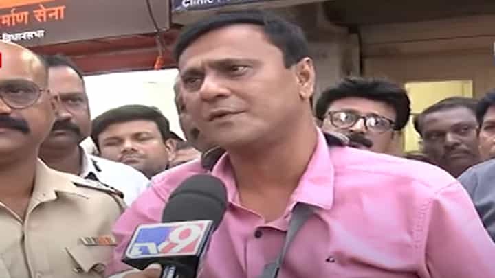 'एक दिवसाची नर्स इंजेक्शन तरी देता येतं का?', नाव न देता मनसे नेत्यानं कुणाला घेरलं 'एक दिवसाची नर्स इंजेक्शन तरी देता येतं का?', नाव न देता मनसे नेत्यानं कुणाला घेरलं