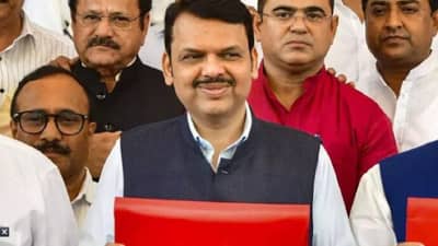 खोके, अवकाळी पाऊस, शेतकरी... दैनिक सामनातून फडणवीस यांच्या अर्थसंकल्पाची चिरफाड आणि हल्लाबोल