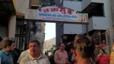 मुलगा आणि आईमध्ये वाद झाला; मद्यधुंद मुलाने आईचा गळा दाबला