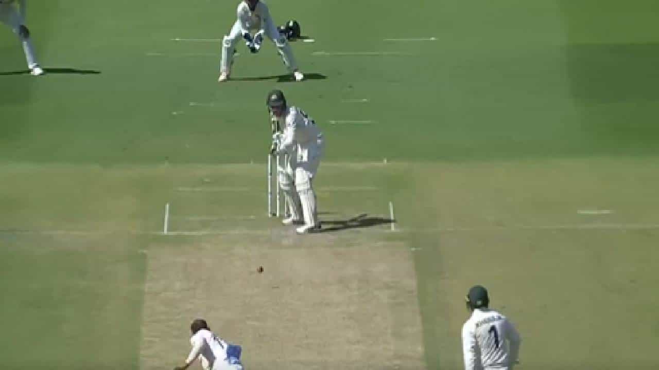 IND vs AUS Test : एकदम कडक, एक, दोन, तीन टप्पे Mohammed shami किती लांब उडवला स्टम्प, VIDEO