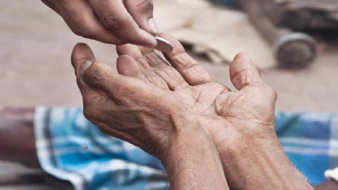 नागपुरात भिकारी बंदी कागदावरच का? बंदी घालणाऱ्यांच्या समोरचं भिकारी