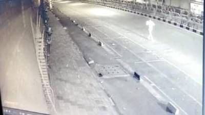 मॉर्निंग वॉकला गेलेल्या व्यक्तीला भरधाव कारने उडवले, घटना सीसीटीव्हीत कैद